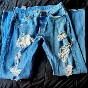 LEVIS 501 straight distressed pants W33 L34